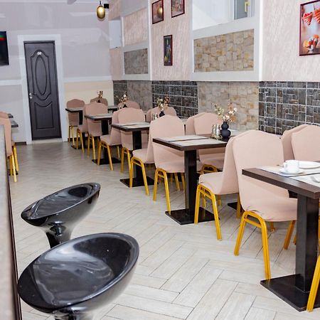 Lolo Hotel Кишинёв Экстерьер фото