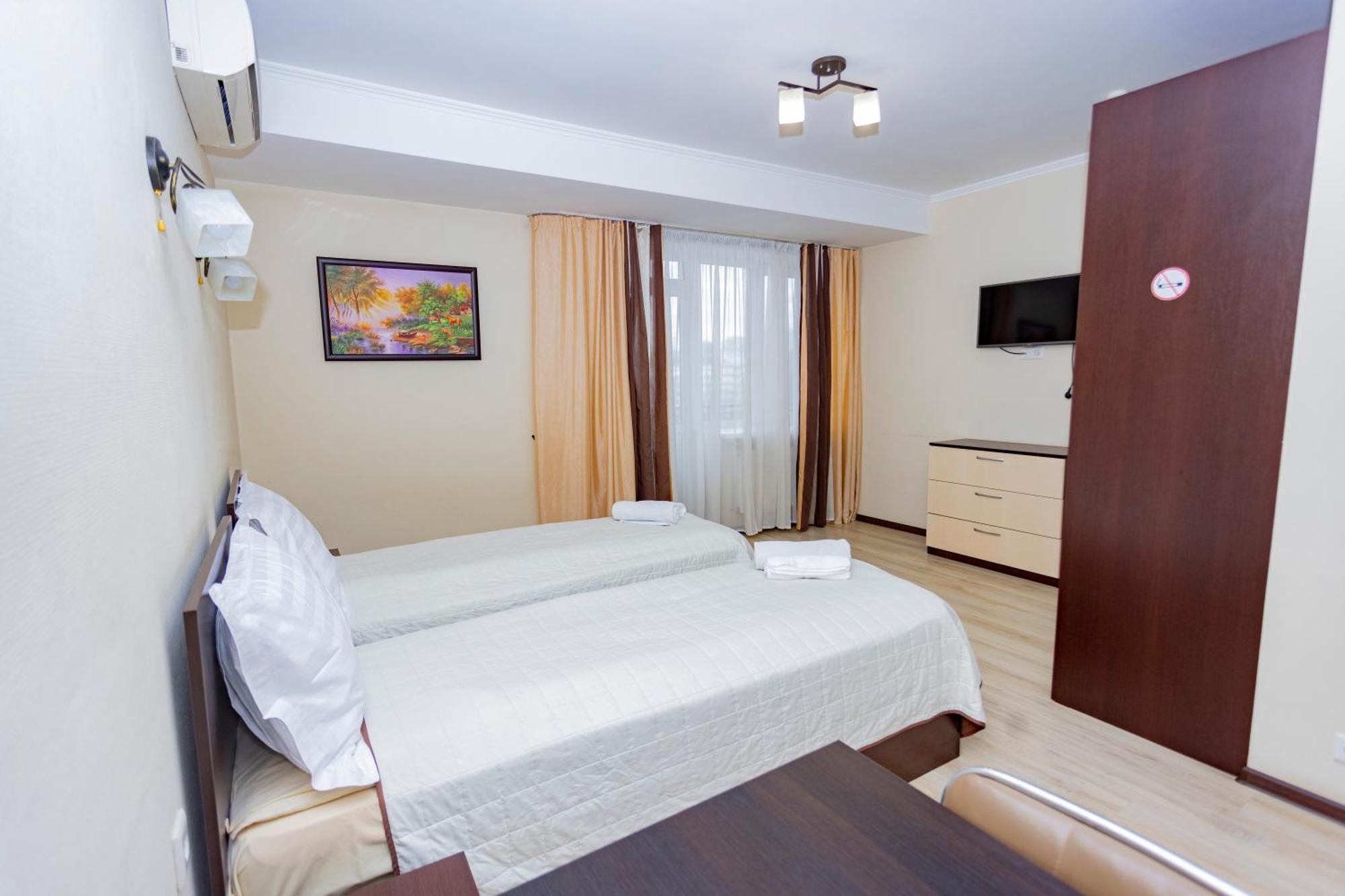 Lolo Hotel Кишинёв Экстерьер фото
