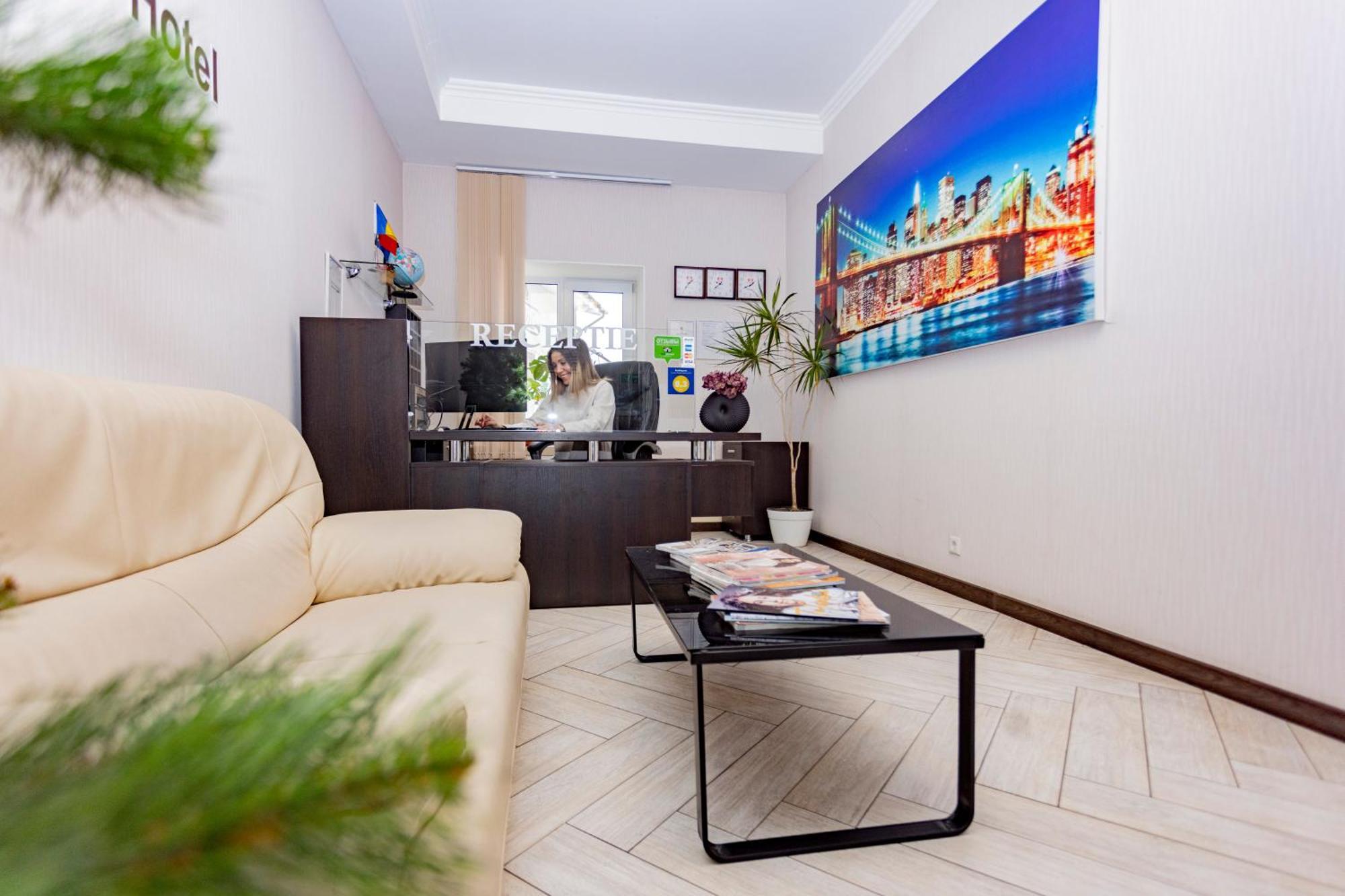 Lolo Hotel Кишинёв Экстерьер фото